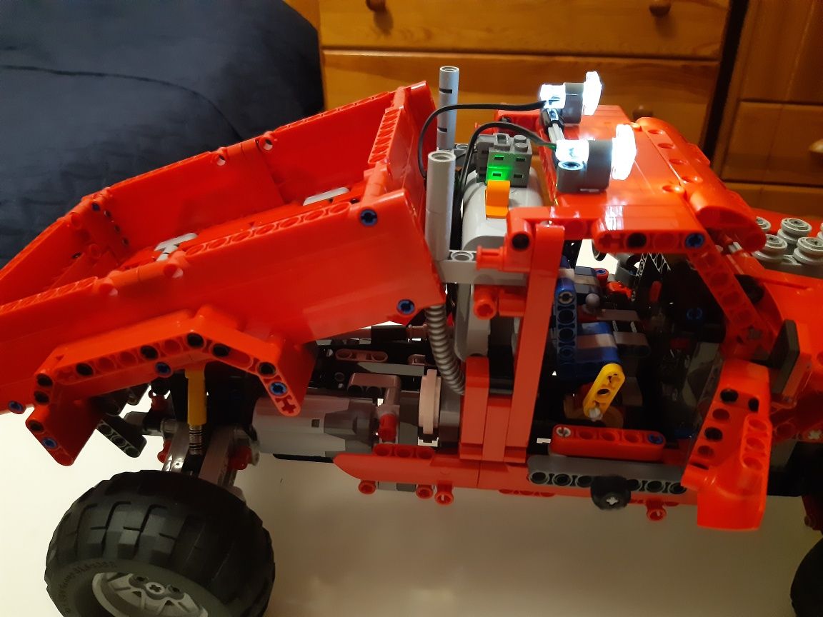 Lego Technic 42029 Ciężarówka z zestawem Power Functions 8293