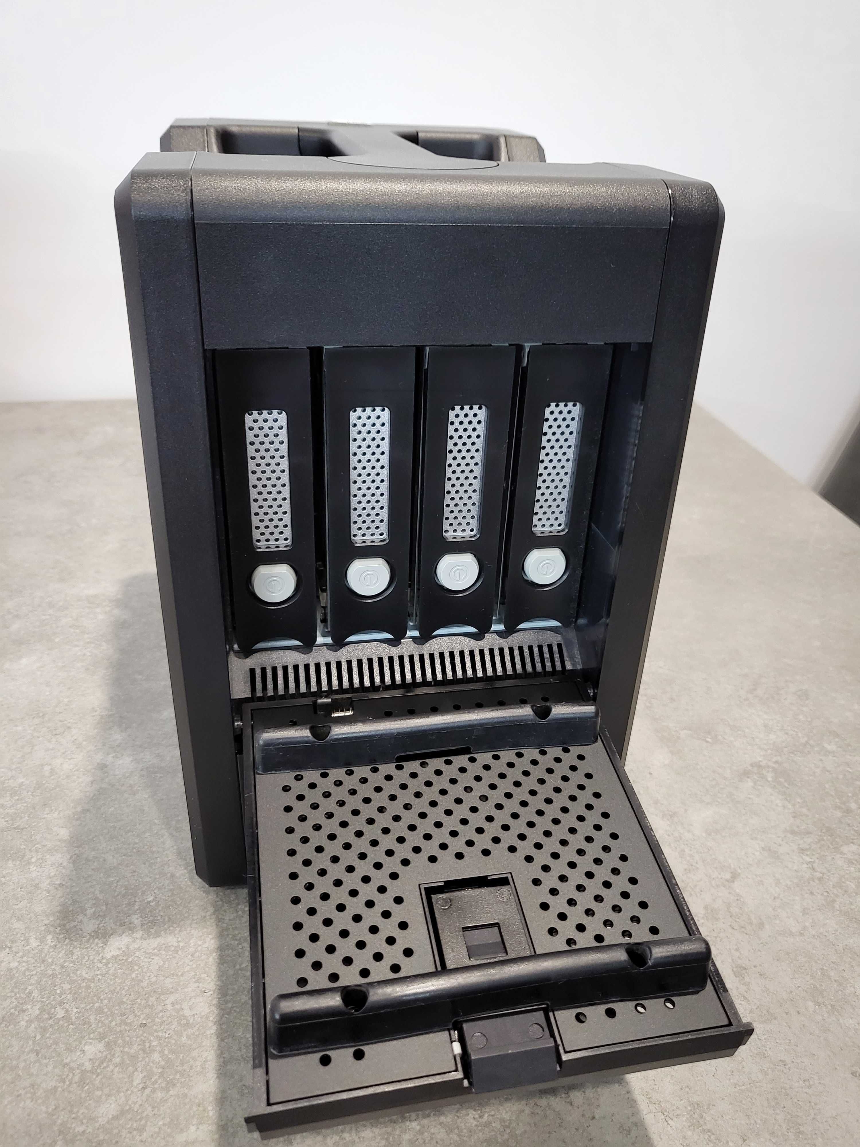 G-Technology G-Speed Shuttle Th 3 with ev Series Bay Adapters 32T