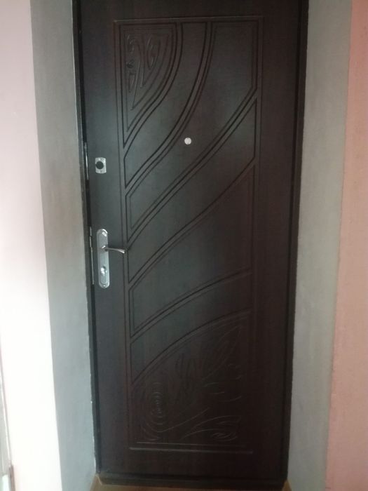 Здається в довготривалу оренду 3-х кімн. квартира в м. НОВОЯВОРІВСЬК.