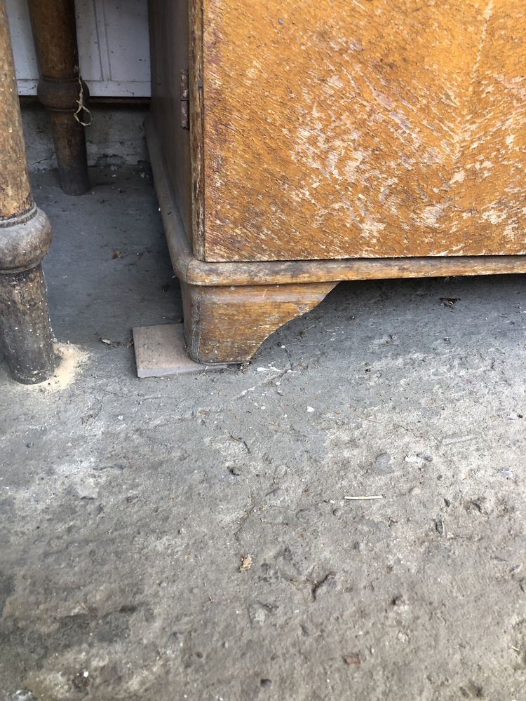 Трьохдверна шафа старовинна під реставрацію
