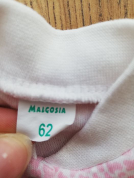 Śliczny pajacyk niemowlęcy r. 62 różowy z żyrafą dla dziewczynki