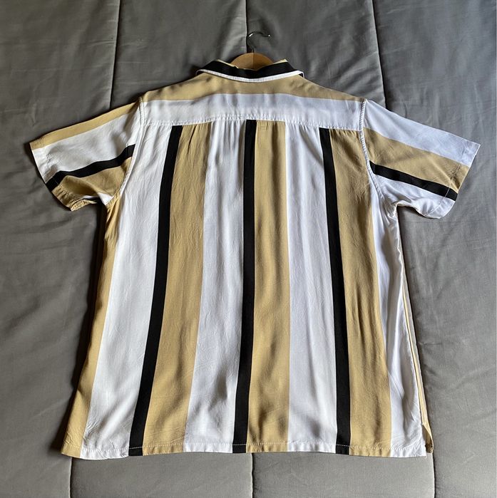 Camisa Branca Riscas Bege e Preto