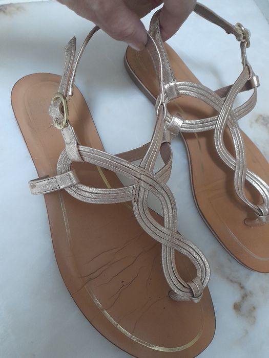 Sandálias douradas tam. 40