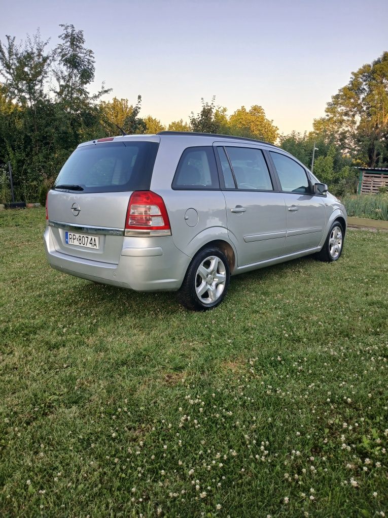 Opel Zafira B 1.9cdti 120km 7 osobowa. 2008rok