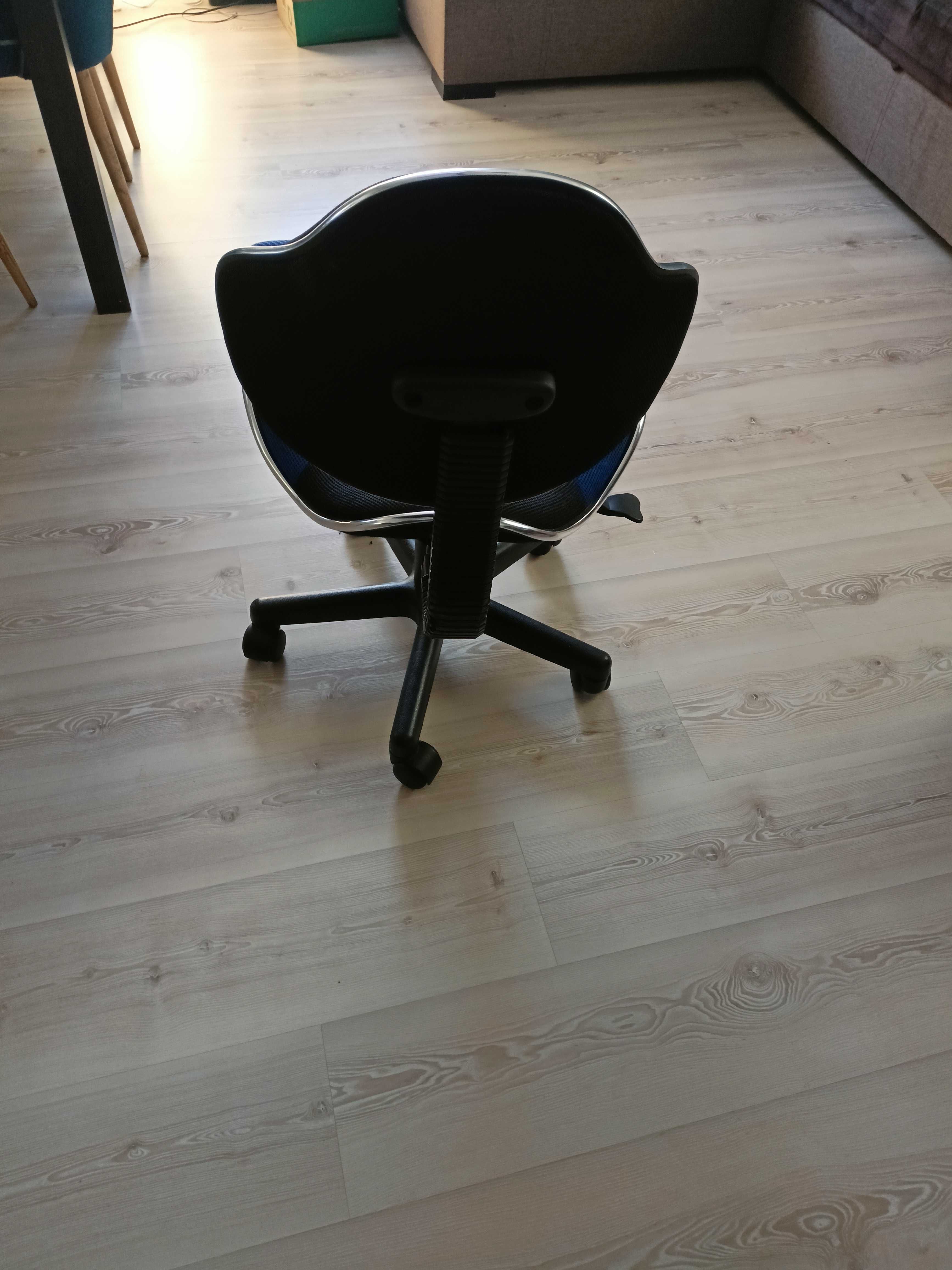 Fotel obrotowy dla dziecka