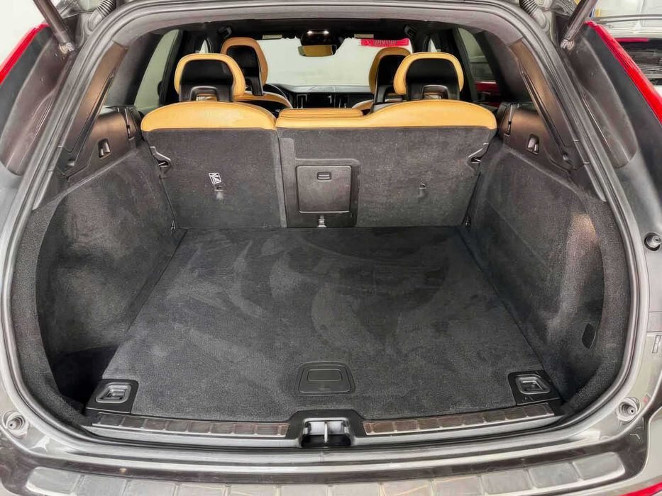 Volvo XC60 T5 Momentum      2018
