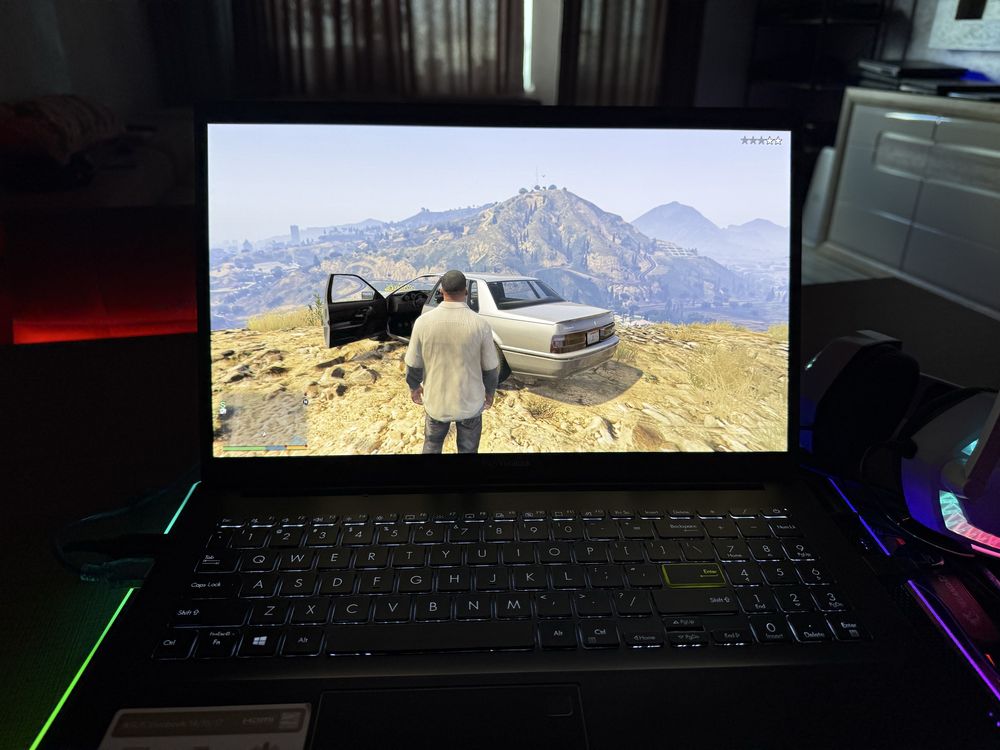 Шикарный игровой ноутбук Asus Vivobook Oled + комплект девайсов