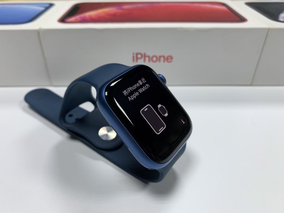 Apple Watch S7 45mm (Blue Aluminium). iCloud