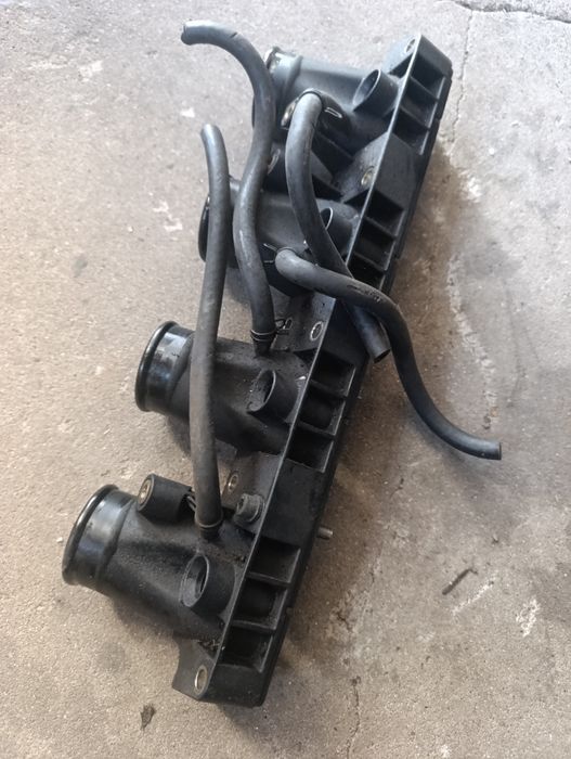 Króciec ssący przepustnicy volkswagen passat B5 audi a4 b5 benzyna