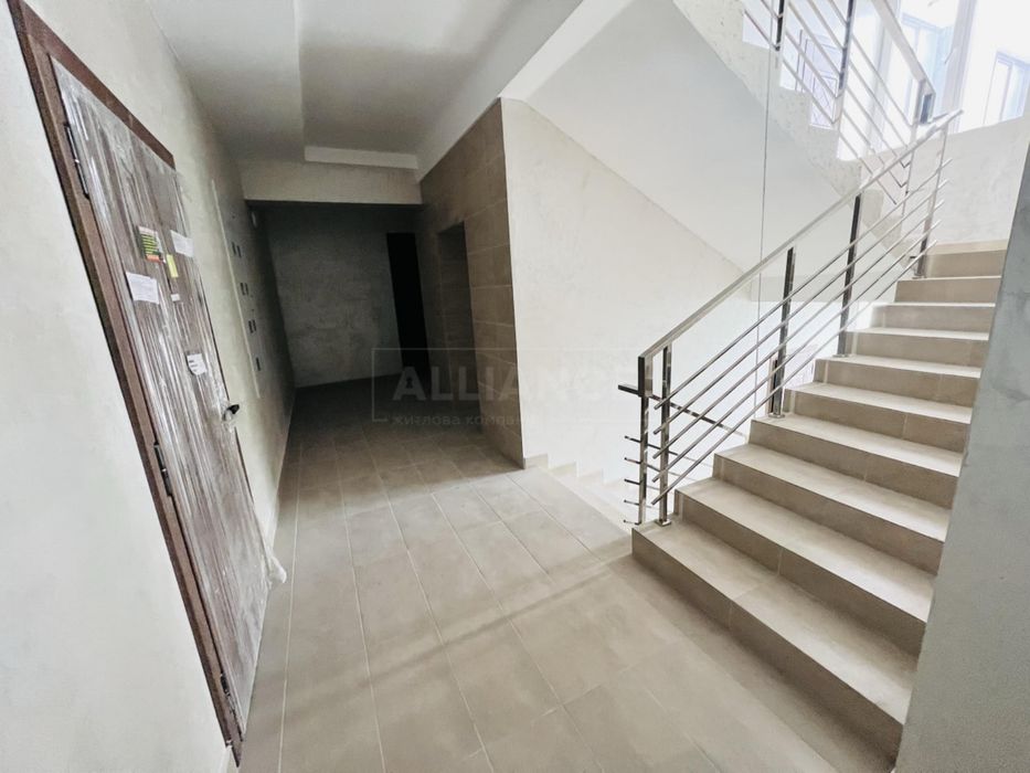 Центр. 2-х кімнатна квартира з частковим ремонтом та закупленими матер