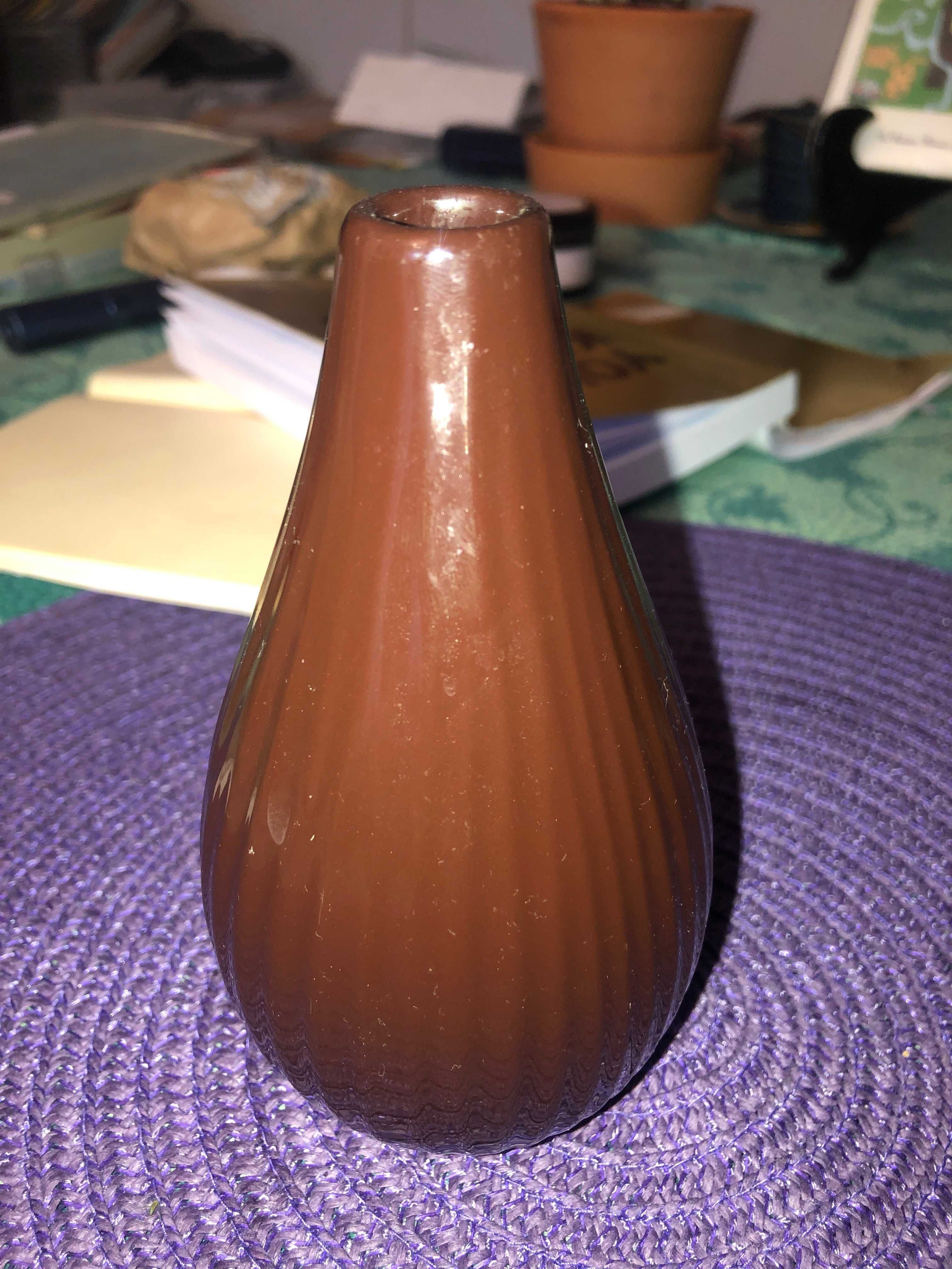 mały ceramiczny brązowy wazonik vintage prl