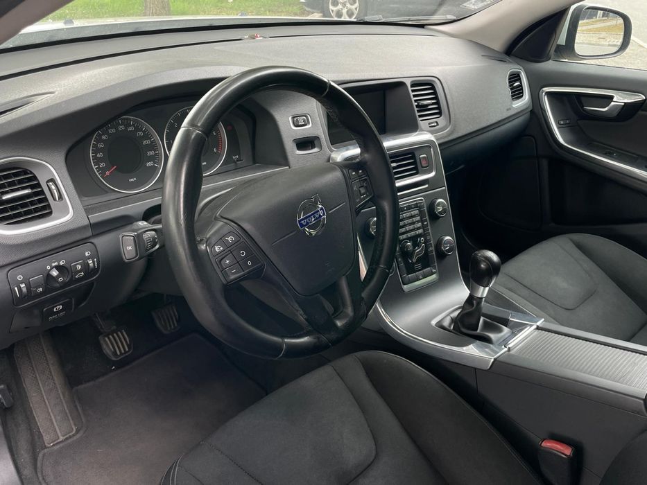 Volvo V60 D2 MOMENTUM