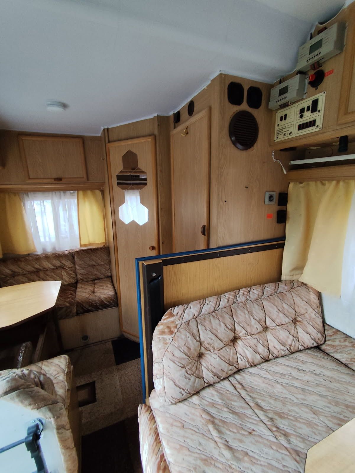 Kamper zarejestrowany na 6 osób mocno doposażony