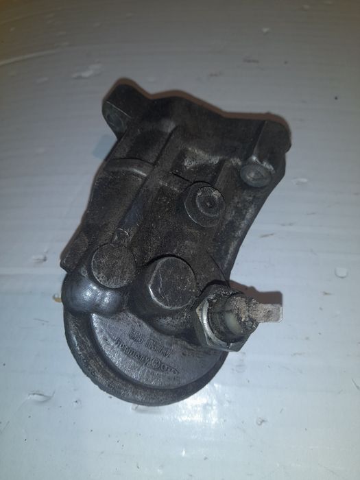 Кронштейн масляного фільтра