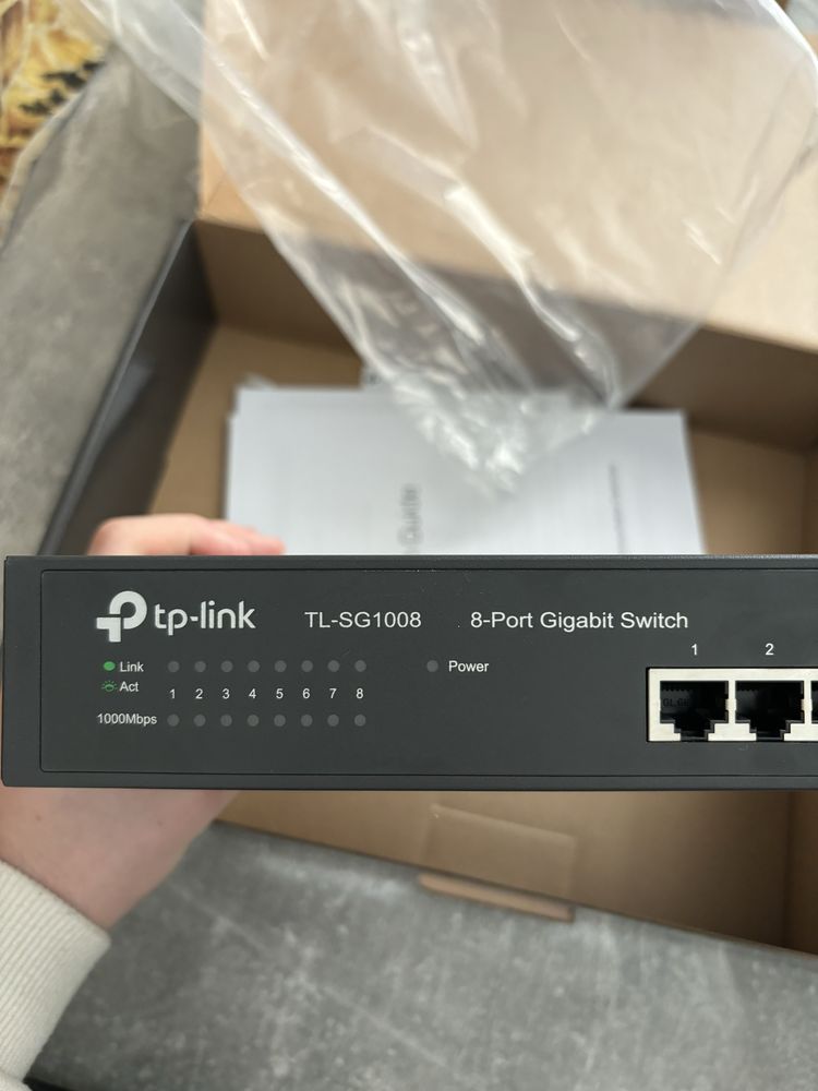 Продам Комутатор Switch TP-LINK