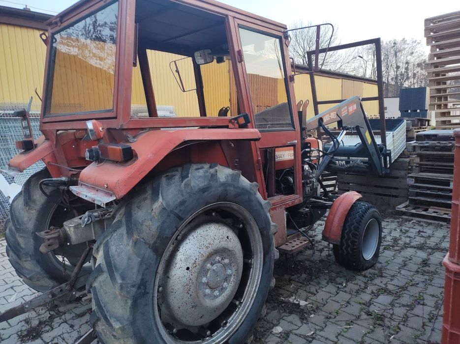 Ciągnik rolniczy MF255 z turem