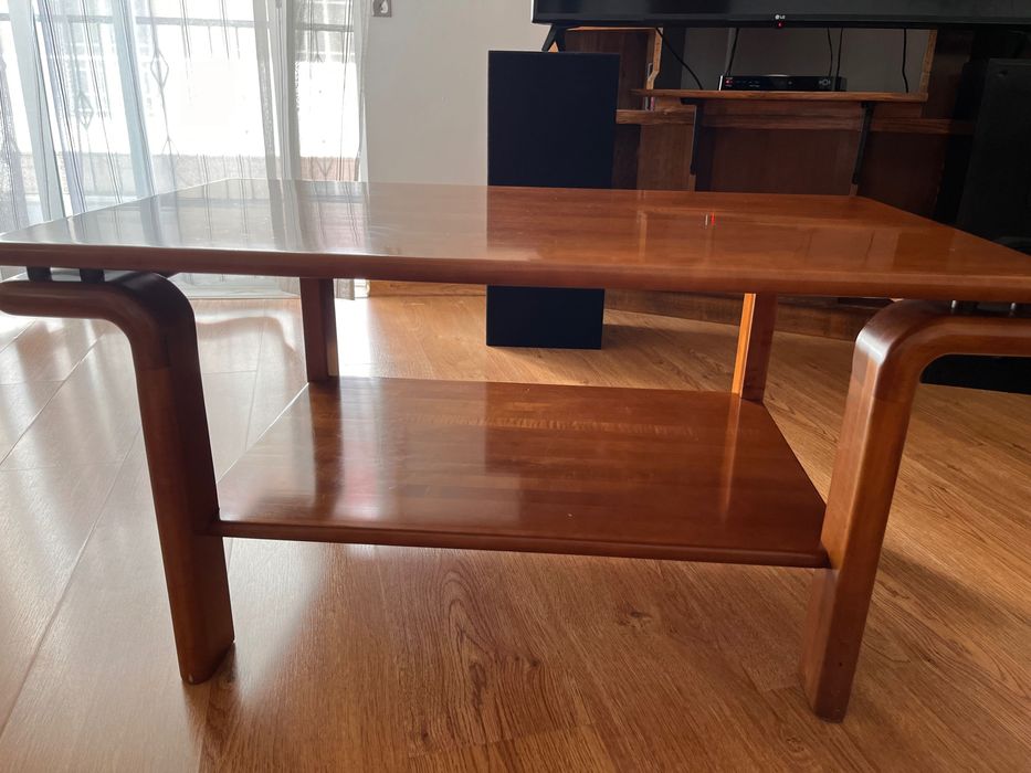 Vendo - Mesa de sala (Madeira de cerejeira)
