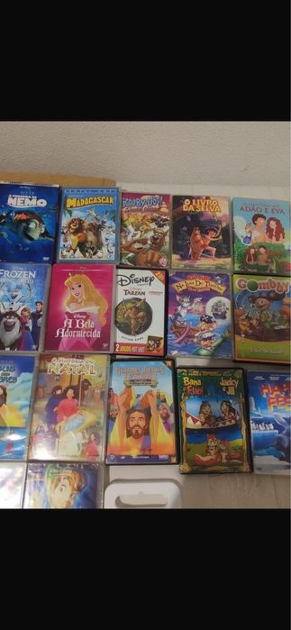 Lote se 42 DVDs infantis e jivenis