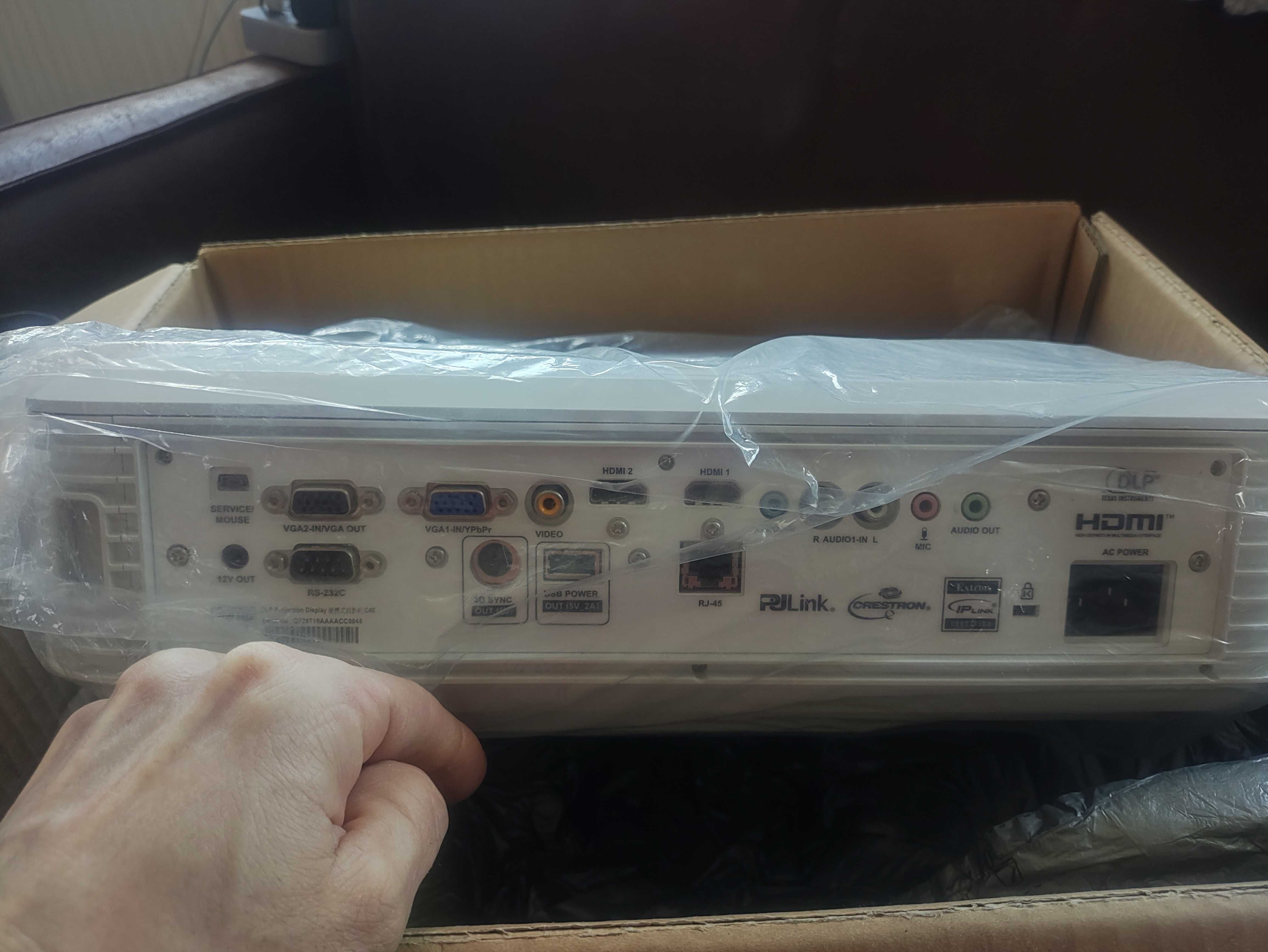 projektor krótkiego rzutu  UST DLP Optoma GT5500+, stan idealny