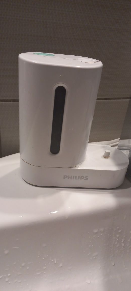 Stacja ładujaco -czyszcząca. Ładowarka i Sanitizer UV HX6160/D Philips