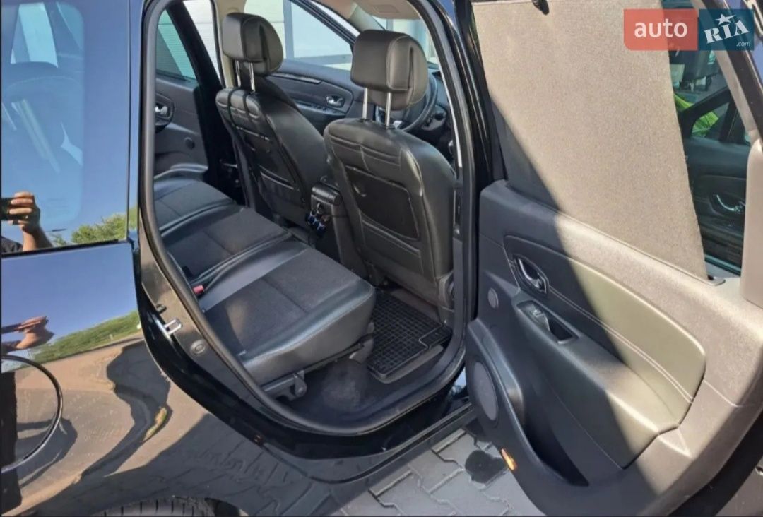 Продам Renault Grand Scenic комплектация BOSE в отличном состоянии !