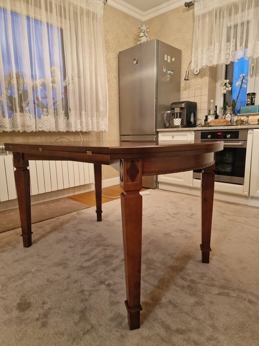 Stół drewniany rozkładany.