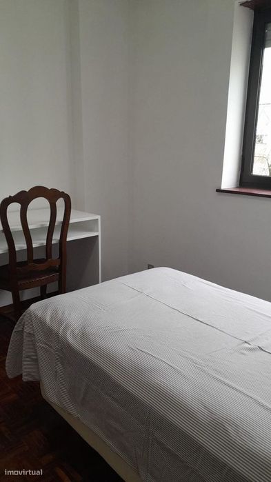 544560 - Quarto com cama de solteiro em...