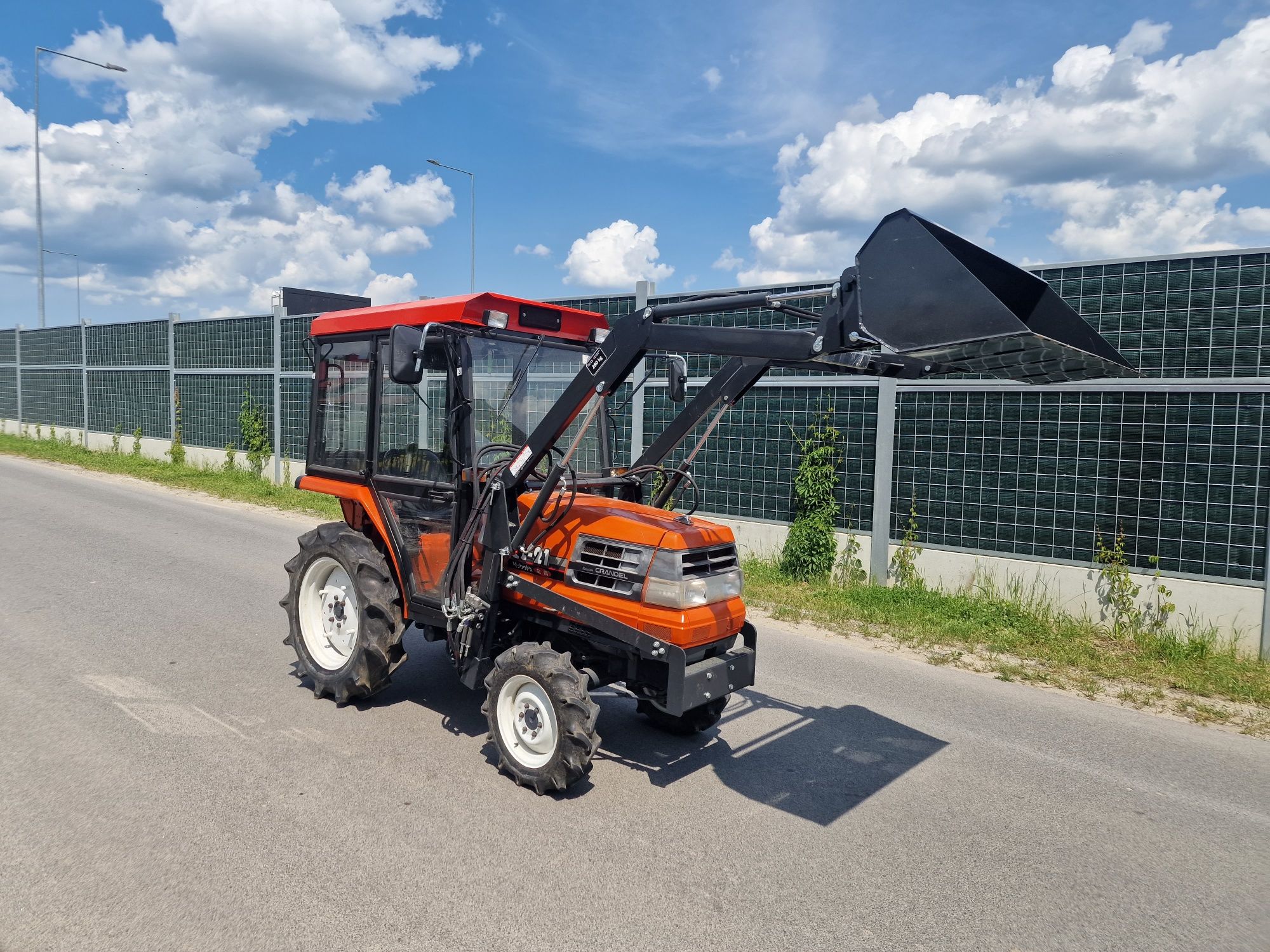 Japoński traktor Kubota GL 21 nowy tur  Nową Kabina