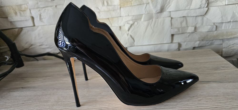 Nowe Śliczne Czarne Szpilki Na Wysokim Obcasie Roz. 44,5