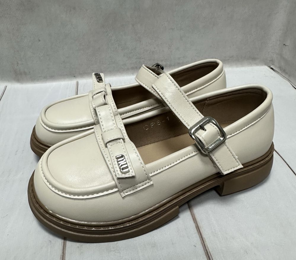 Нарядні стильні дитячі туфлі для дівчинки 31-36 чорні/бежеві