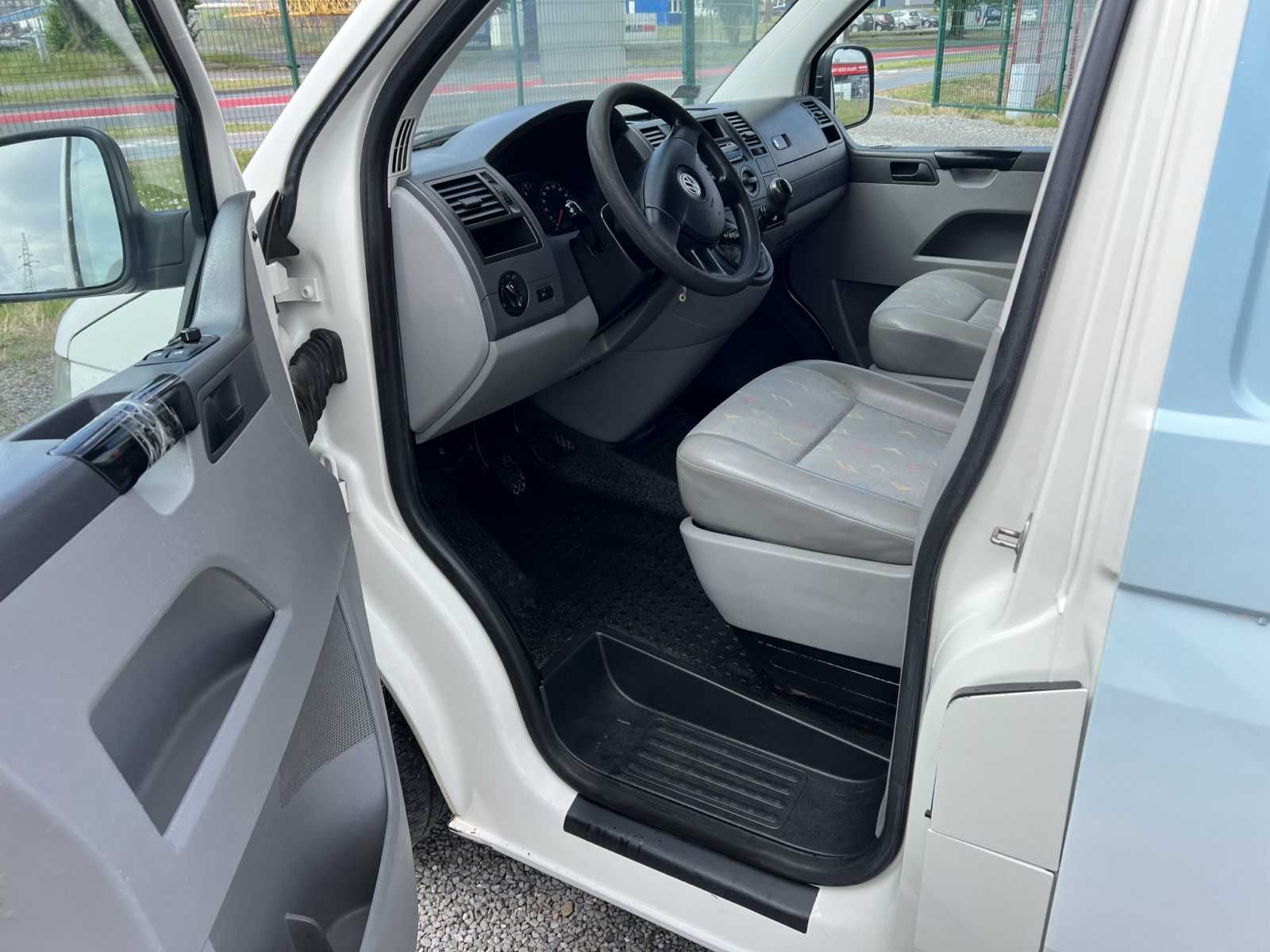 Volkswagen Transporter 1.9 TDI 102KM 2008 rok L1H1 clima