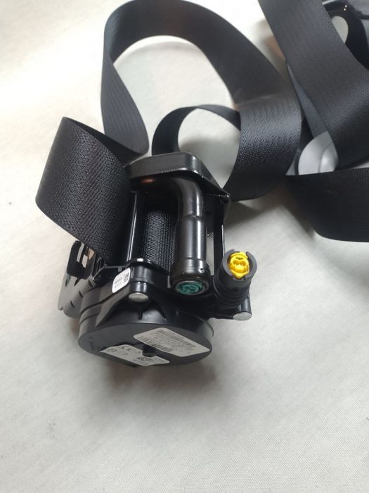 Тесла, ремінь безпеки