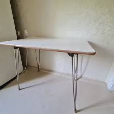 Стіл складний. Складається