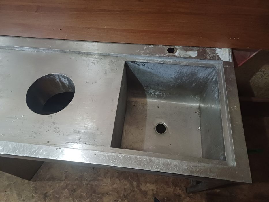 Стіл розделочний з мойкою з нержавейки