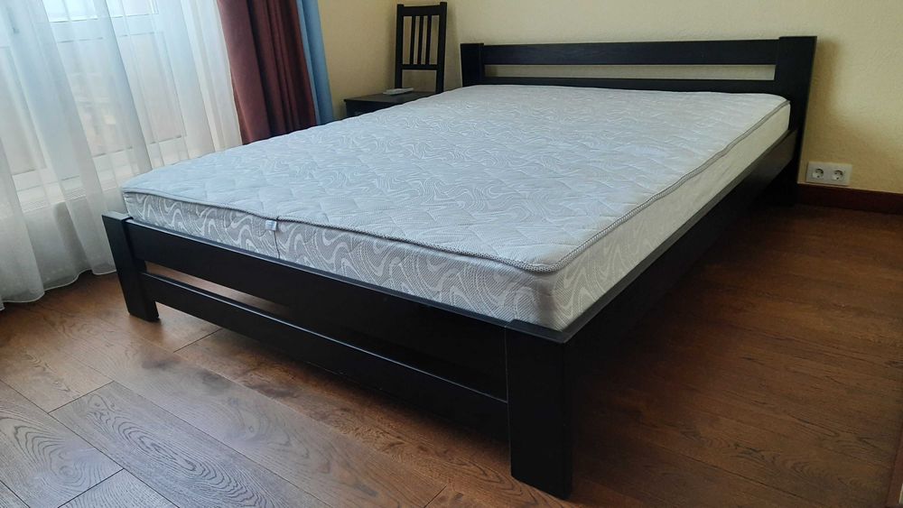 Продам нове дерев'яне ліжко кольору "венге" з ортопедичним матрасом