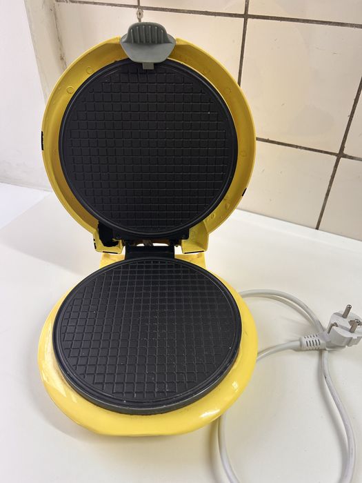 Вафельниця Magio MG 390 кругла