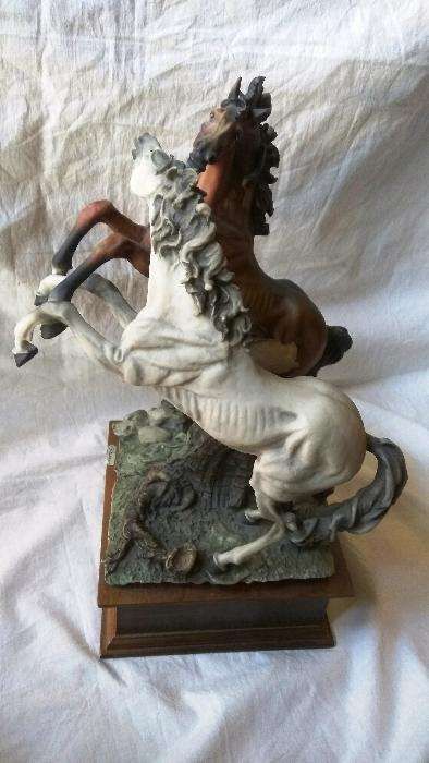 Escultura Cavalos Capodimonte