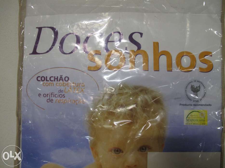 Colchão Latex e Orifícios de Respiração.