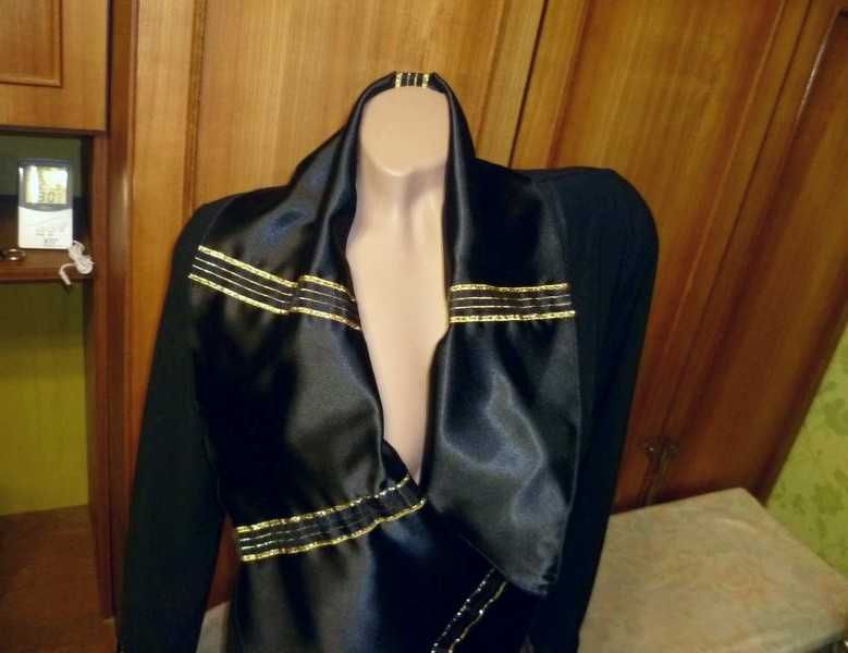 Интересный пиджак жакет с запахом,рукава-колокол в идеале