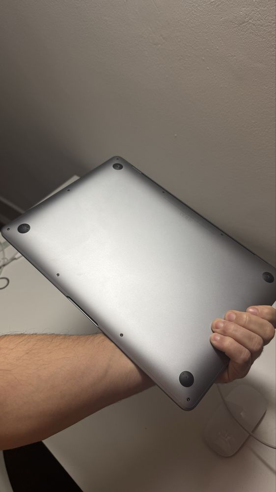 MacBook Air M1 (2020) + Apple Mouse Magic Mouse