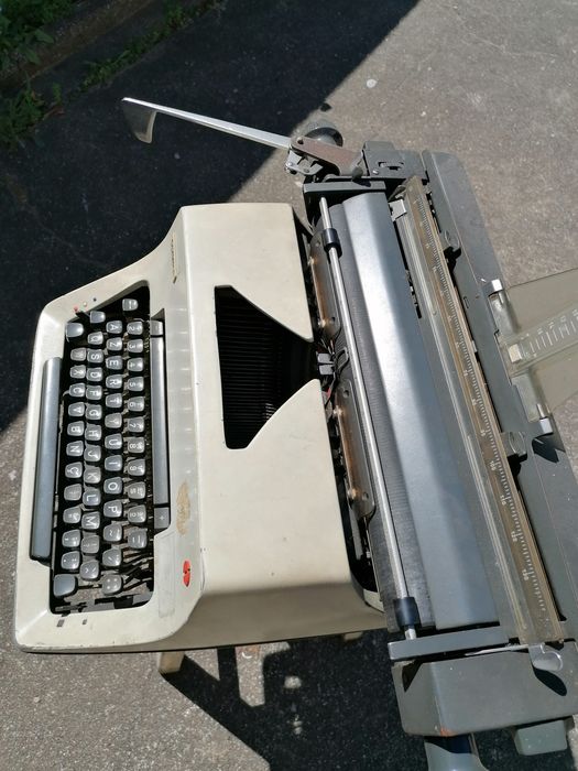 Maquina de escrever antiga