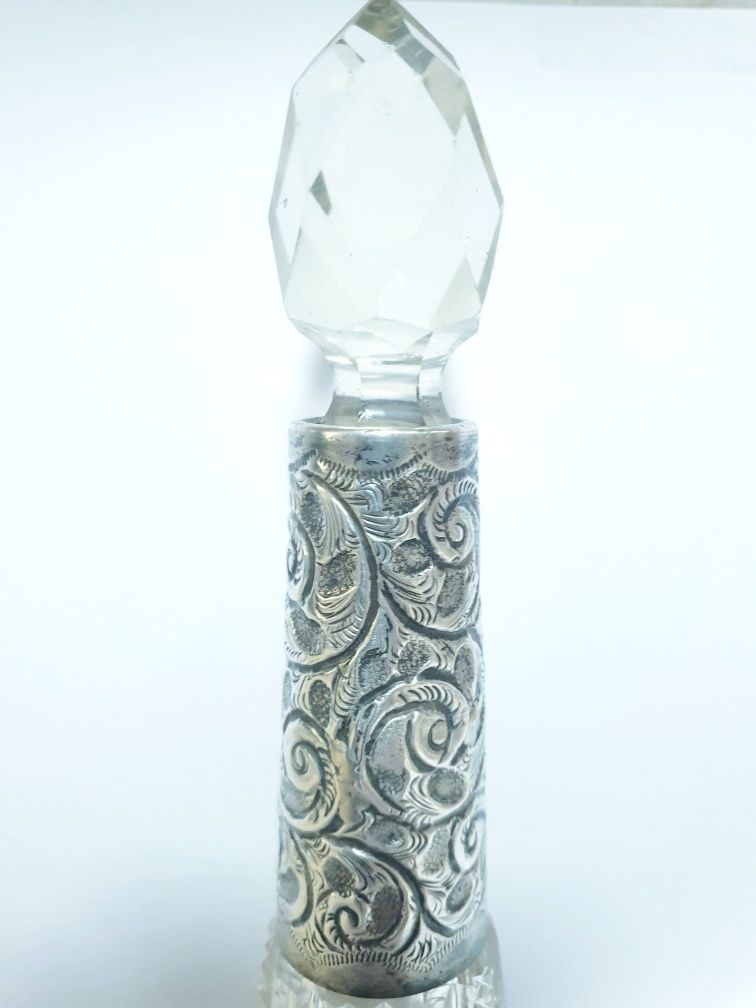 Antigo frasco de perfume em cristal lapidado com prata inglesa