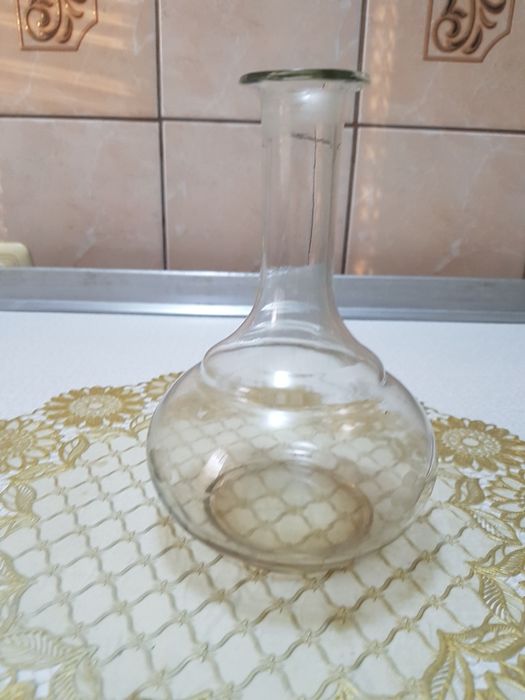 Графин стекляный для водки времен СССР. Рюмочки граненые.