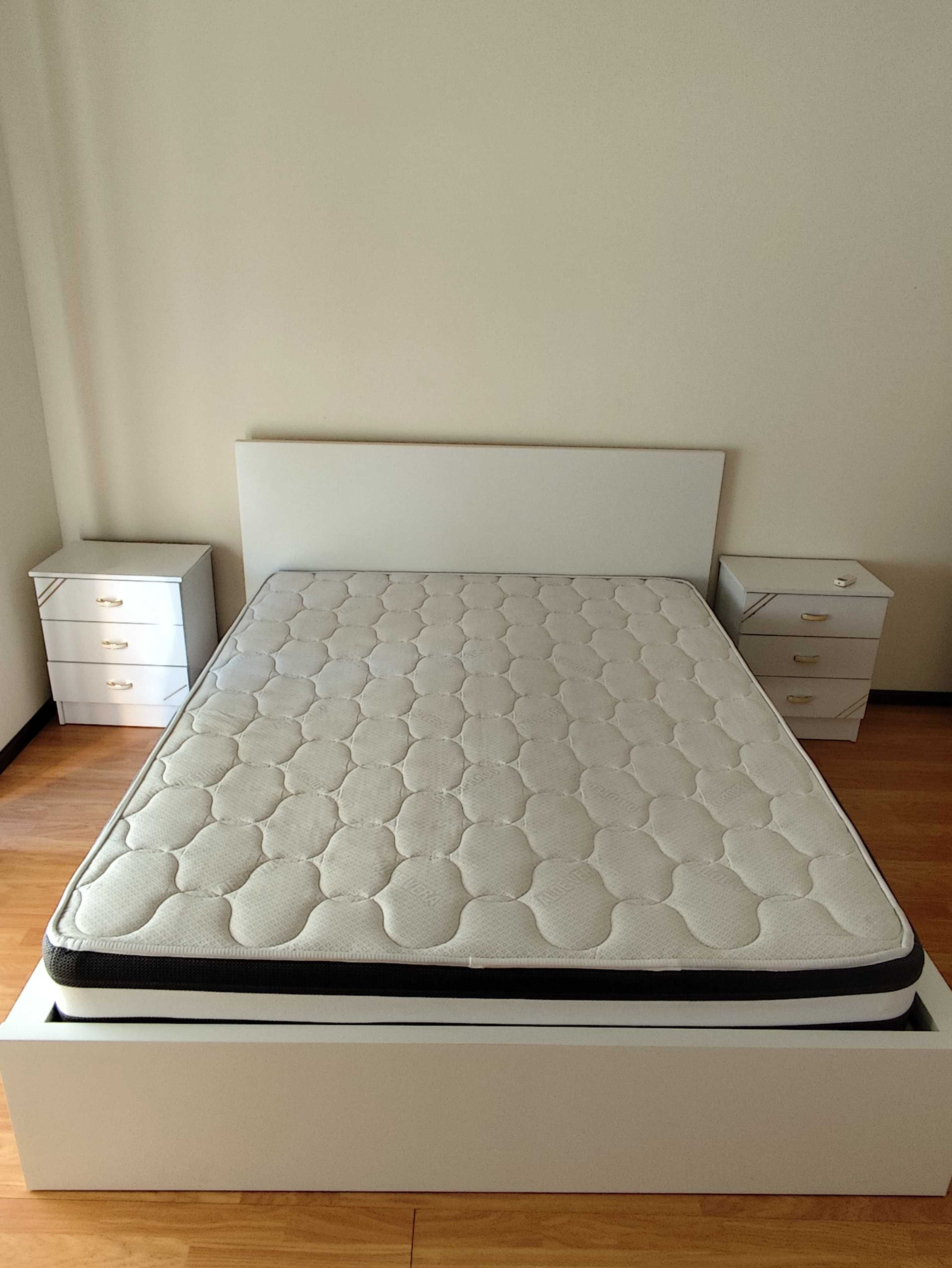 Cama de casal Ikea Malm 160x200, com colchão ortopédico