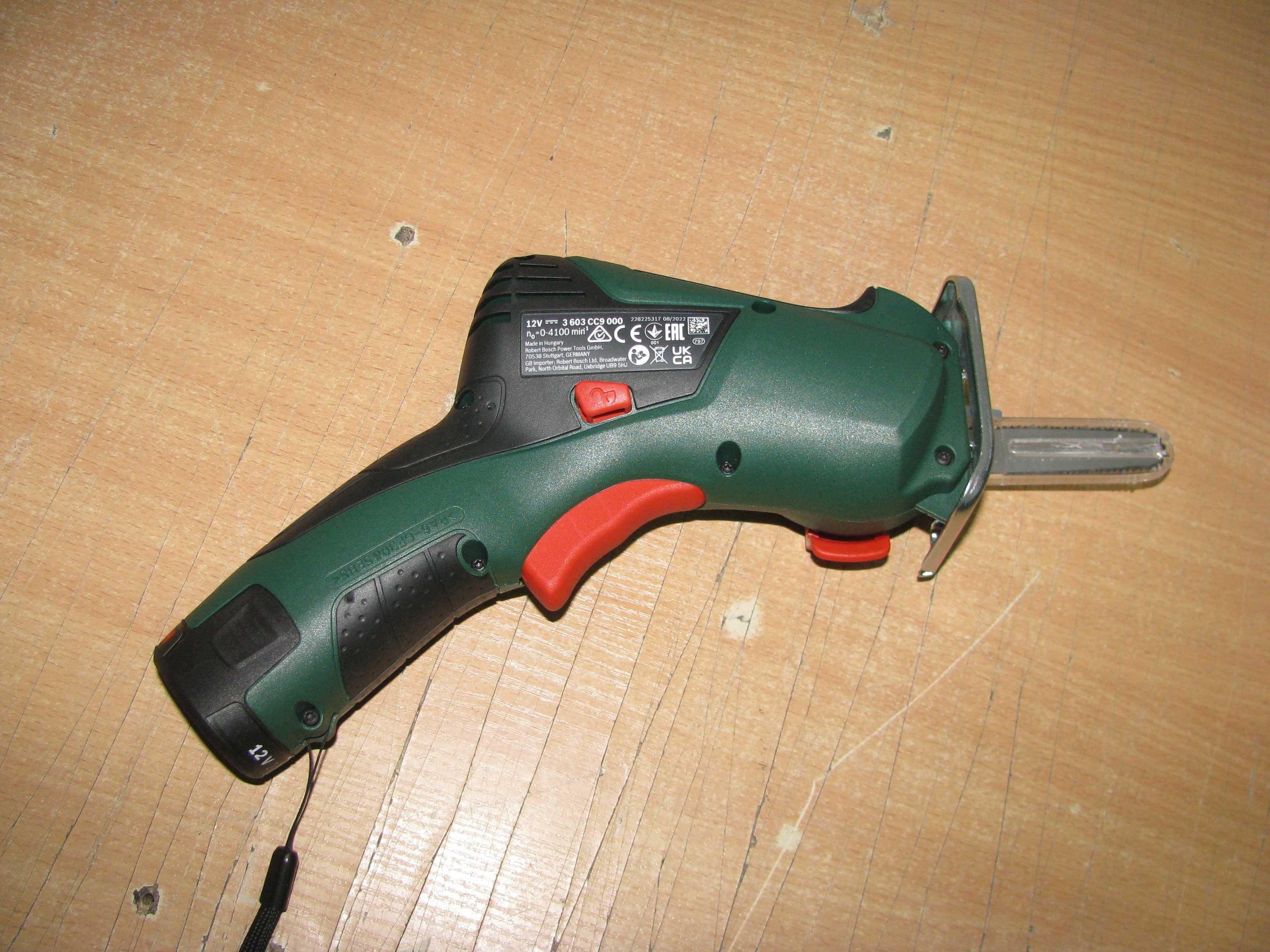 Акумуляторна пила Bosch EasyCut 12, акб 12 V 2 Ah