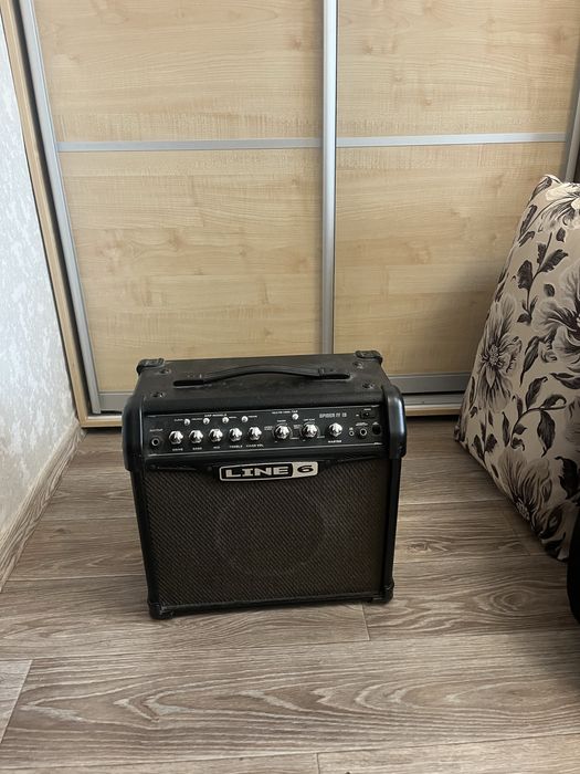 Продам комбік line 6 15v