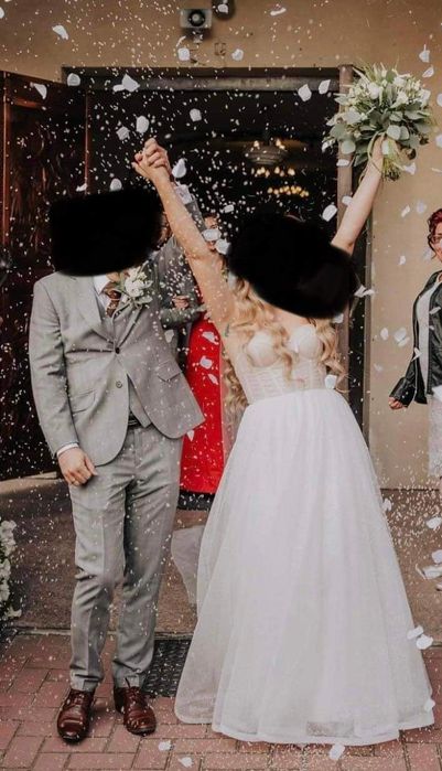 Suknia ślubna szyta na miarę - 38