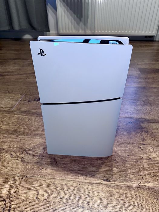 Konsola PS5 Slim z napędem + gra GTA 5