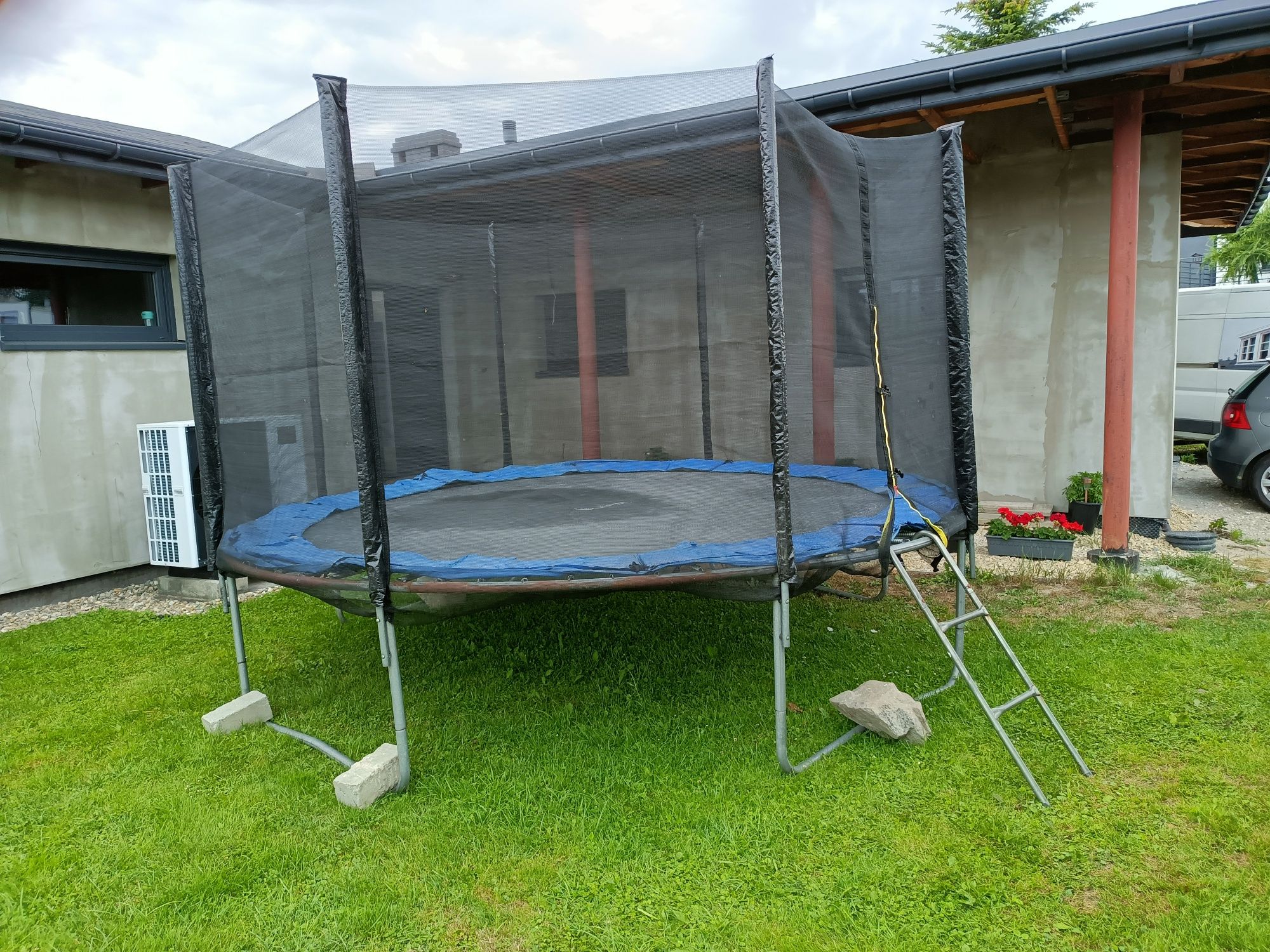 Trampolina Funfit z siatką i drabinką 366