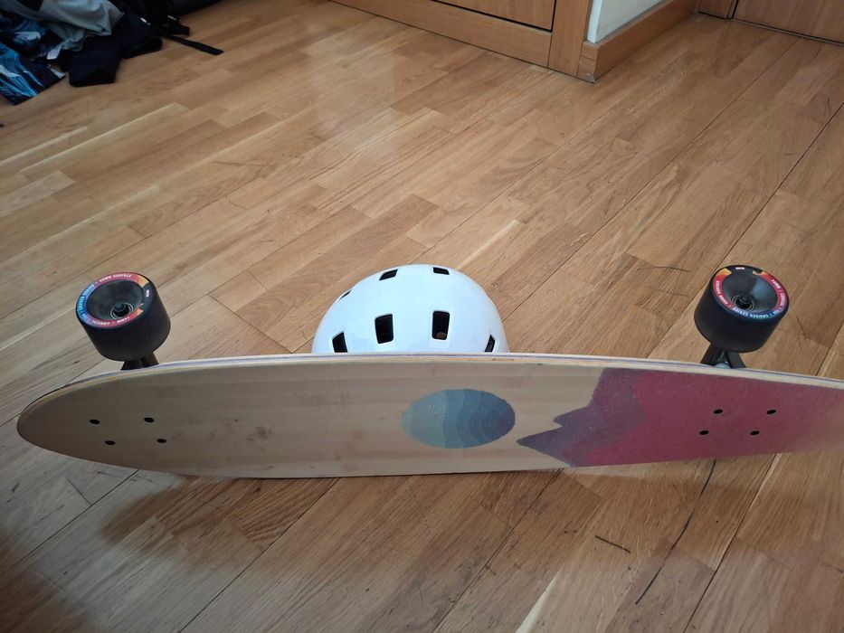 Stylish Longboard marca Globe oferta capacete